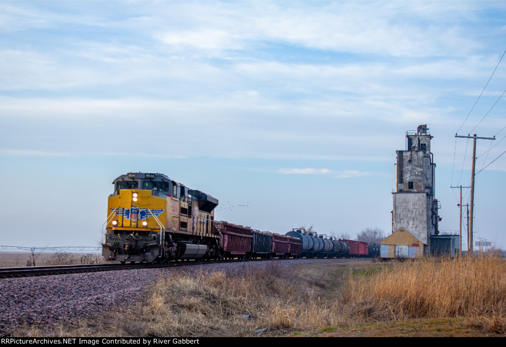 Eastbound UP Run-Through Local MSJKC at Farley